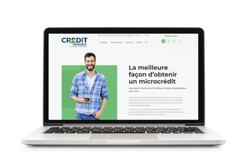 Ordinateur portable affichant une page web avec un homme souriant à gauche et un titre sur le microcrédit à droite
